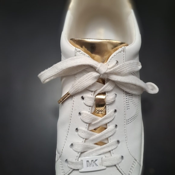 Michael Micael Kors White Sneaker Size 8.5 - Picture 4 of 13